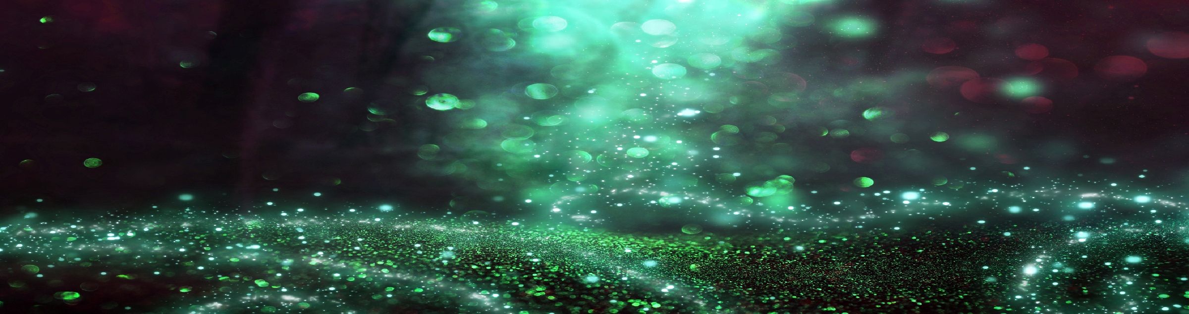 Ein abstraktes Bild mit grünen Glitzerpartikeln, das an eine Landschaft erinnert