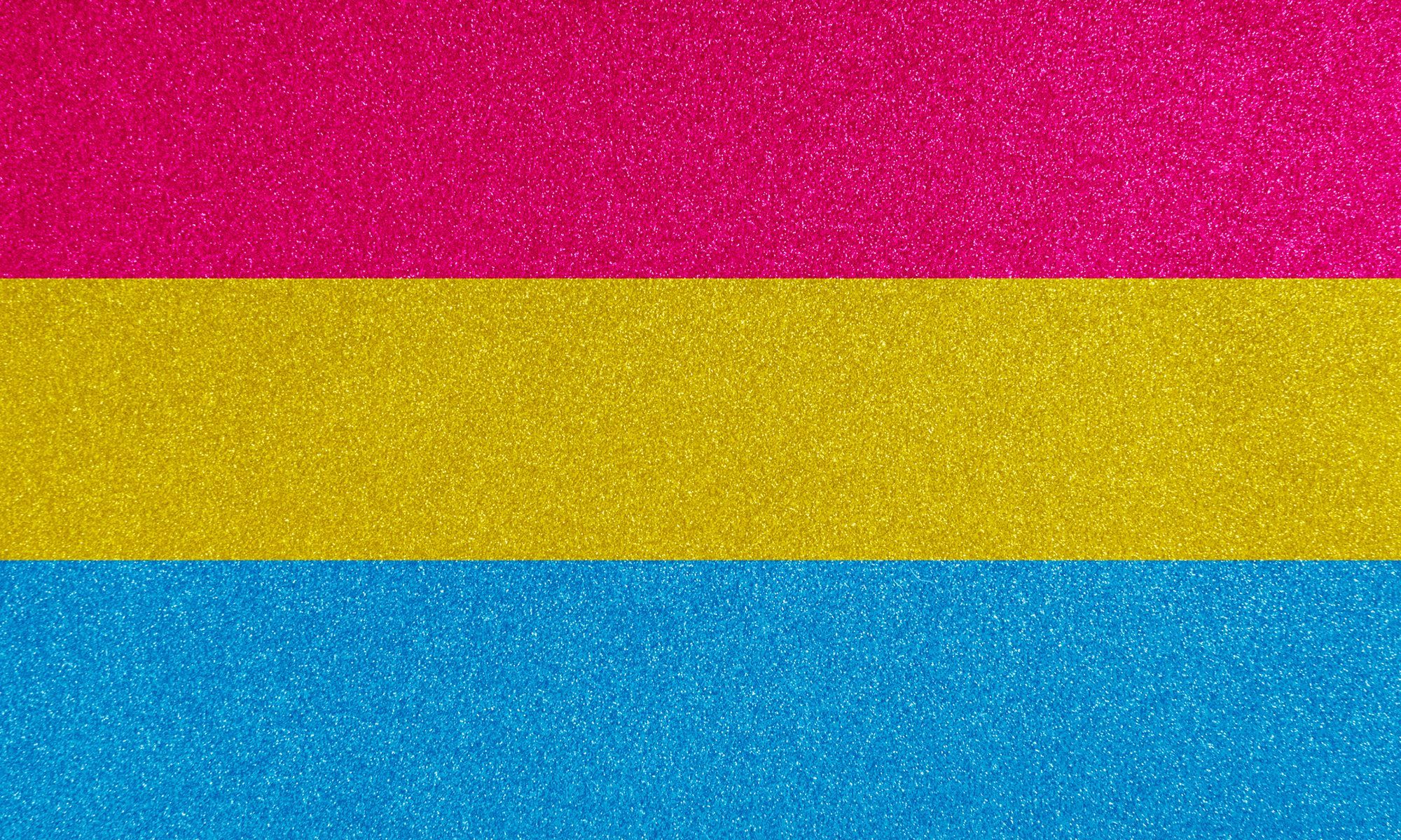 Pansexuelle Pride Flagge: Balken oben pink, Balken in der Mitte gelb, Balken unten Cyan.